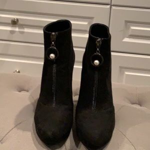 Black Nine West heeled booties. Never worn. Size 6.5.